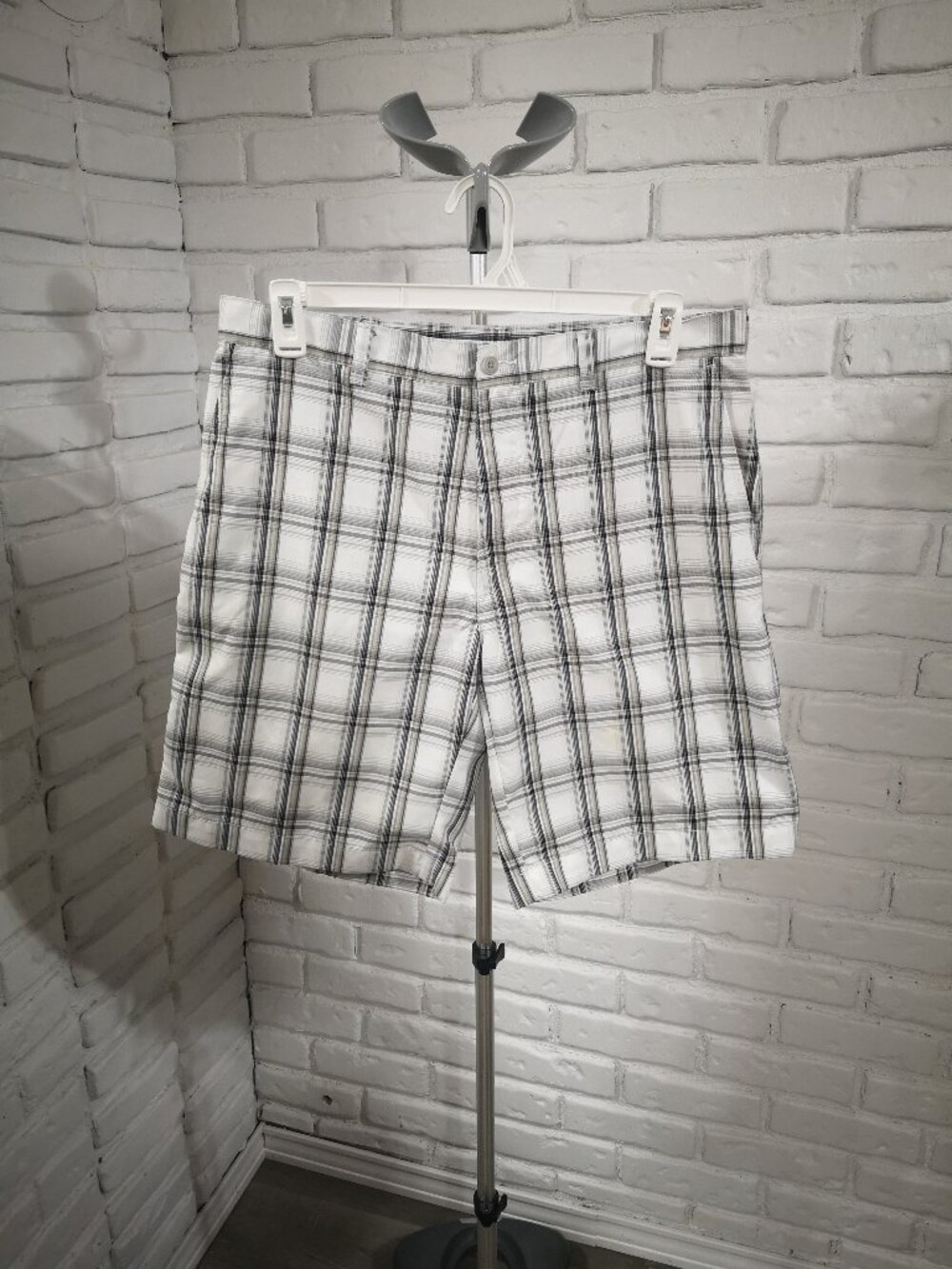 PGA Tour Men's Size 34 White Grey Black Plaid Flat Front Golf Shorts